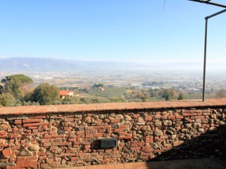 Appartamento in Vendita a Montecarlo, 450'000&euro;, 300 m²