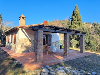 Rustico in Vendita a Pomarance, 155'000€, 65 m²