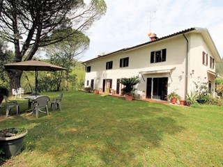 Rustico in Vendita a Monsummano Terme, 530'000€, 250 m²