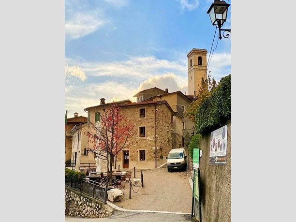 Casa Semi Indipendente in Vendita a Stazzema, 98'000€, 110 m²