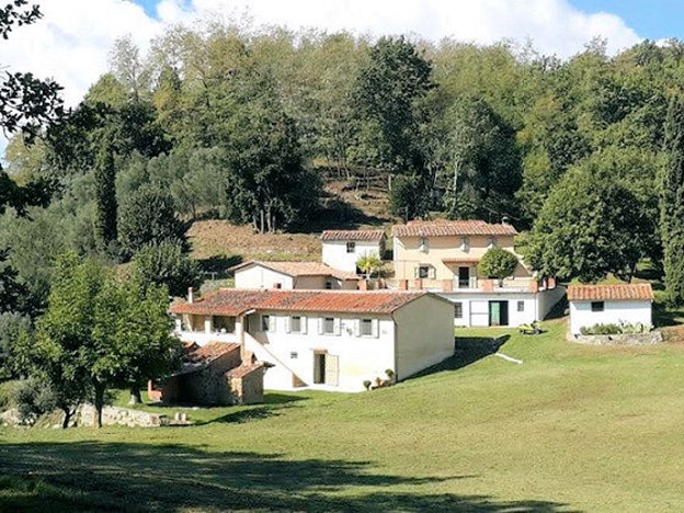 Rustico in Vendita a Pescia, 800 m²
