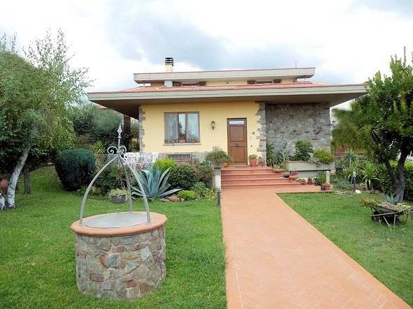 Villa in Vendita a Loro Ciuffenna, 750'000€, 396 m²