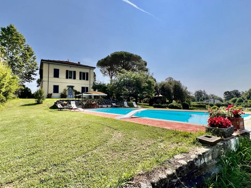 Villa in Vendita a Lucca, 2'850'000&euro;, 850 m²