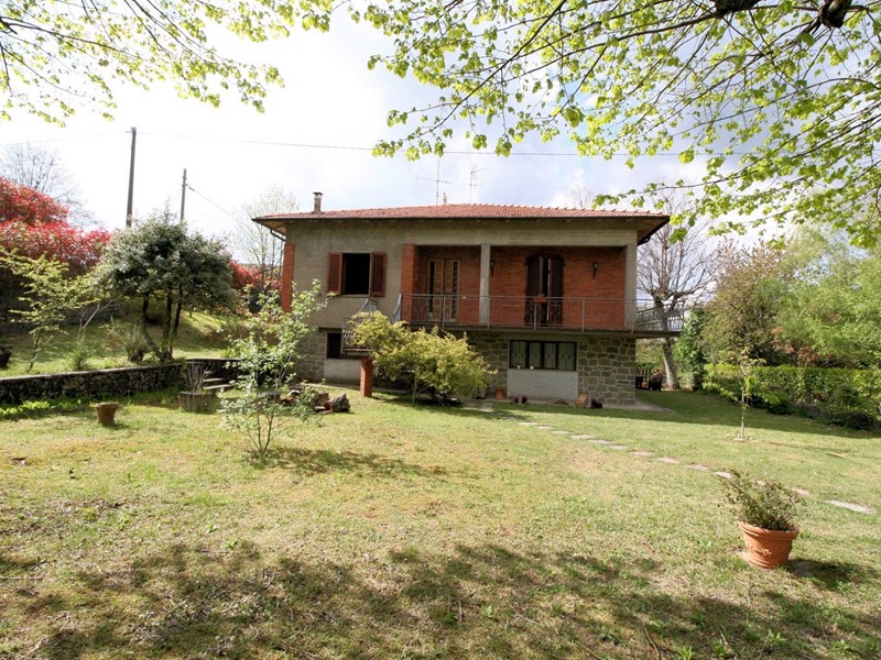 Villa in Vendita a Marliana, 265'000€, 266 m²