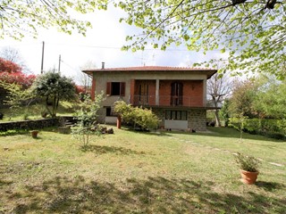 Villa in Vendita a Marliana, 265'000€, 266 m²