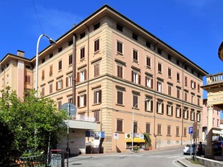 Appartamento in Vendita a Montecatini Terme, 335'000€, 210 m²