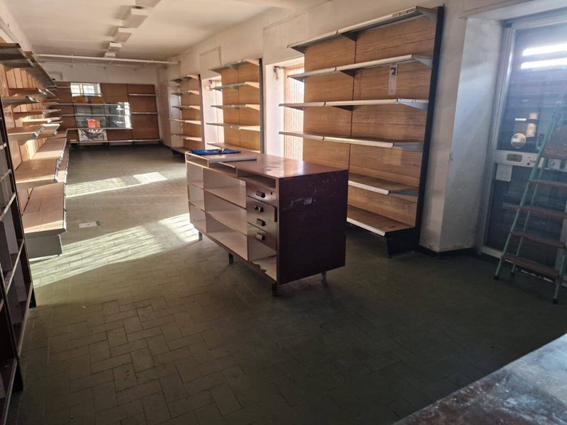 Immobile commerciale in Affitto a Mele, 800€, 85 m²