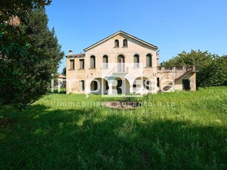Villa in Vendita a Mogliano Veneto, 750'000€, 500 m²