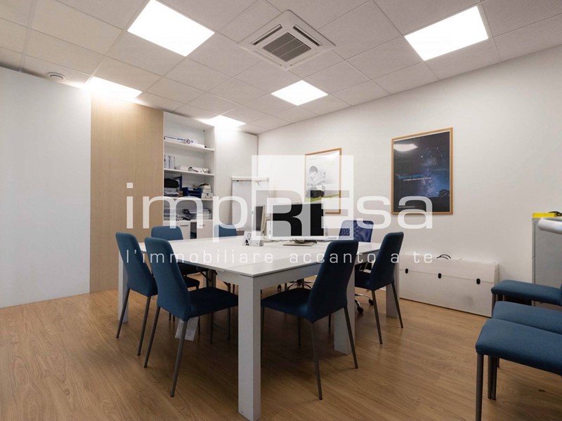 Ufficio in Vendita a Treviso, 128'000€, 160 m²