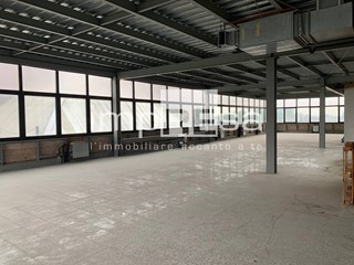 Immobile commerciale in Vendita a Paese, 800'000€, 800 m²