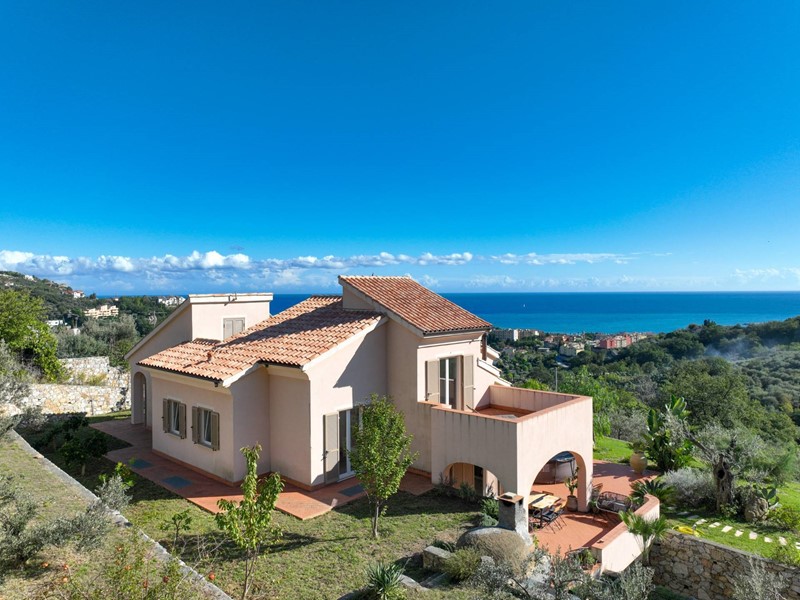 Villa in Vendita a Pietra Ligure, 1'250'000€, 195 m²