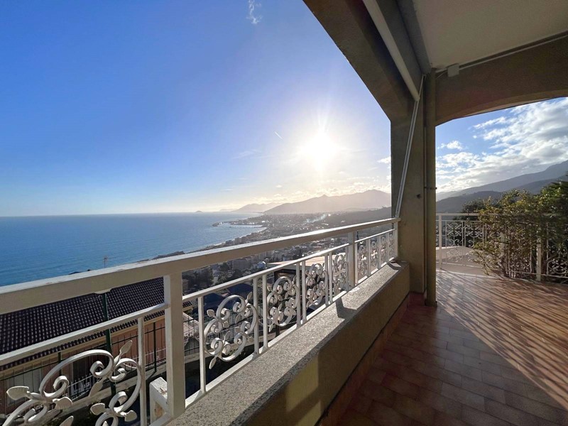 Quadrilocale in Vendita a Pietra Ligure, 495'000€, 142 m²