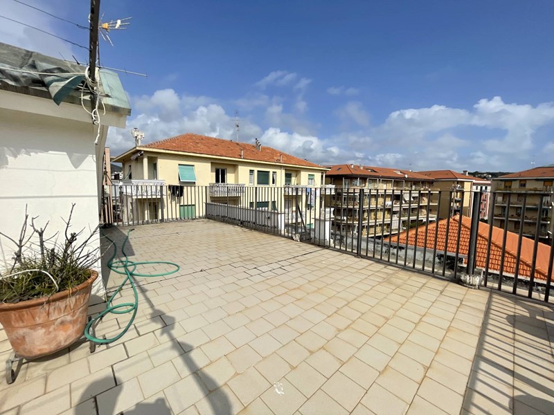 Appartamento in Vendita a Albisola Superiore, 360'000€, 169 m²