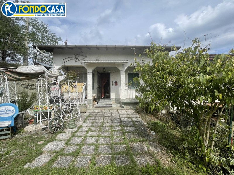 Casa Semi Indipendente in Vendita a Pareto, 49'000€, 156 m²