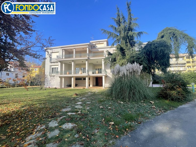 Casa Semi Indipendente in Vendita a Carcare, 345'000€, 300 m²
