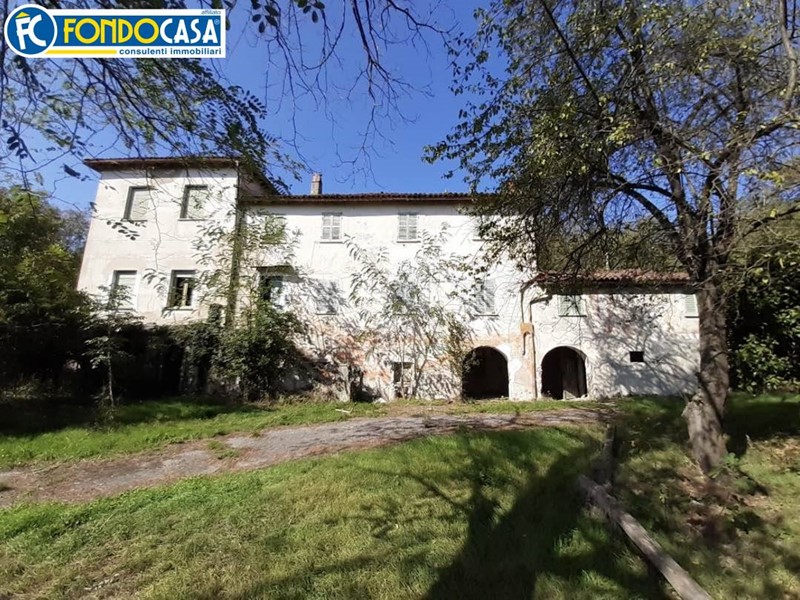 Casa Indipendente in Vendita a Cairo Montenotte, 100'000€, 345 m²