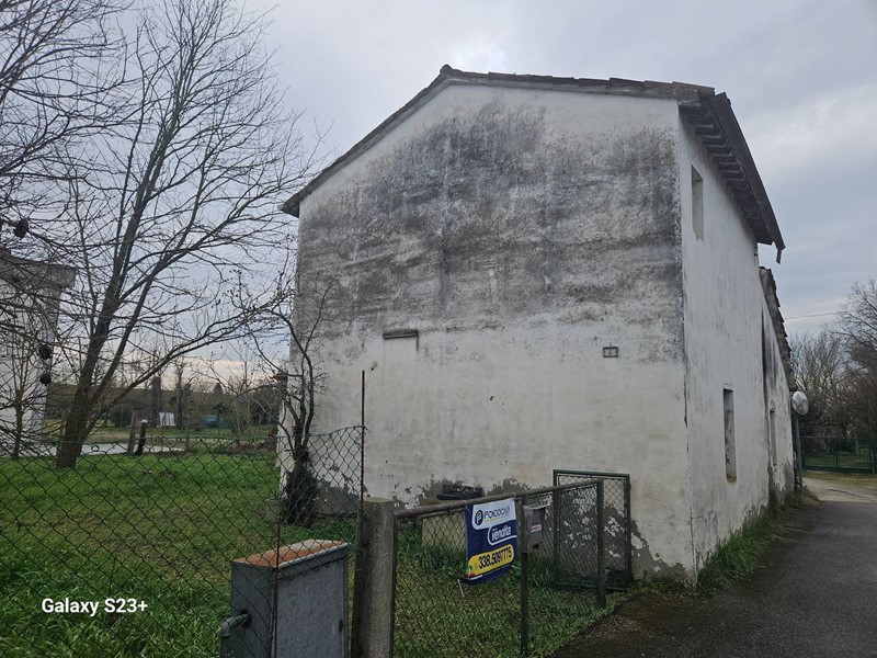 Casa Indipendente in Vendita a Ravenna, 50'000&euro;, 150 m²