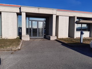 Ufficio in Affitto a Pordenone, 1'100€, 250 m²