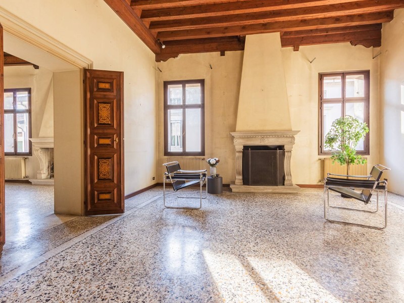 Appartamento in Vendita a Pordenone, 490'000€, 270 m²