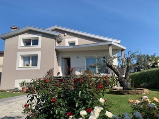 Villa in Vendita a Porcia, 450'000€, 267 m²