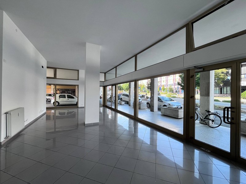 Immobile commerciale in Affitto a Pordenone, 2'500€, 100 m²