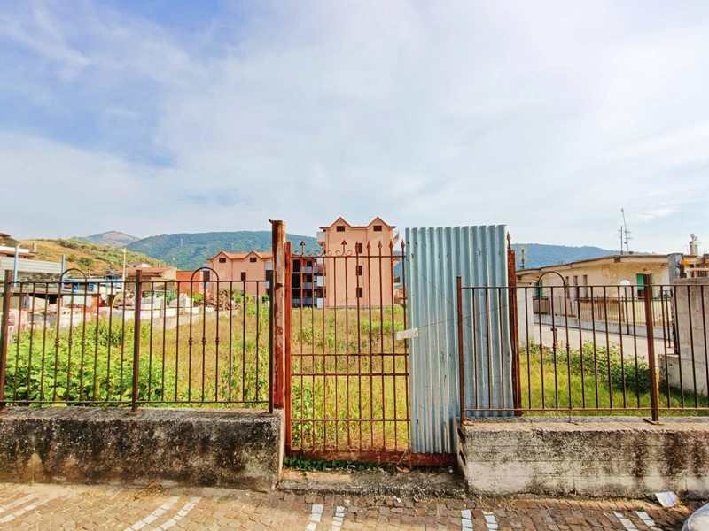Terreno industriale in Affitto a Santa Maria a Vico, 400€, 500 m²