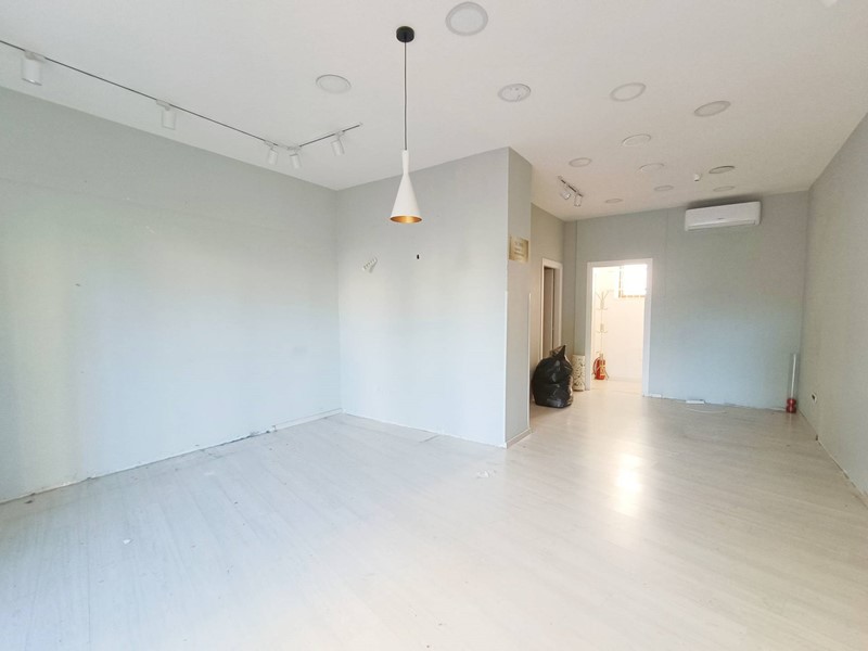 Immobile commerciale in Vendita a San Giorgio a Cremano, 169'000€, 110 m²