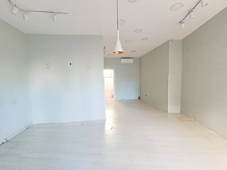 Immobile commerciale in Vendita a San Giorgio a Cremano, 169'000€, 110 m²