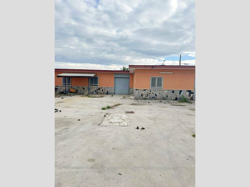 Capannone in Affitto a Marigliano, 2'800€, 500 m²