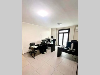 Ufficio in Affitto a Casoria, 350€, 15 m²