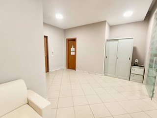 Ufficio in Vendita a Casalnuovo di Napoli, 75'000€, 70 m²