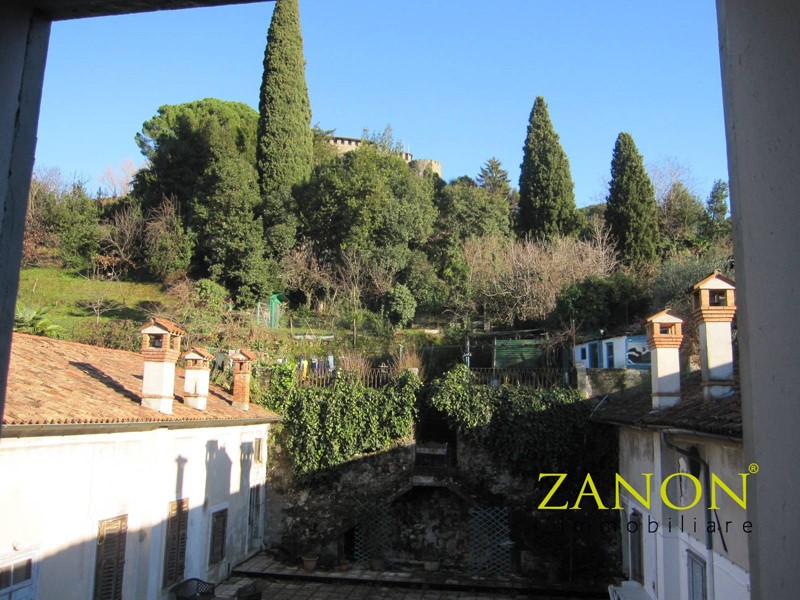 Appartamento in Vendita a Gorizia, 63'000€, 100 m²