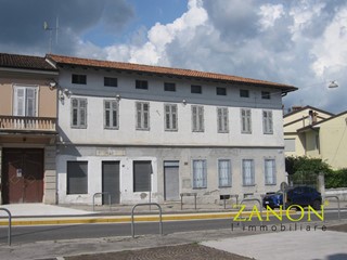 Appartamento in Vendita a Gorizia, 160'000€, 281 m², con Box