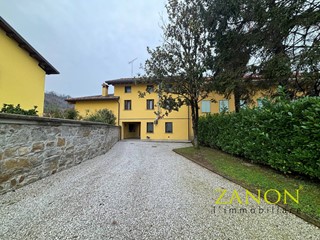 Villa in Vendita a Cormons, 480 m²