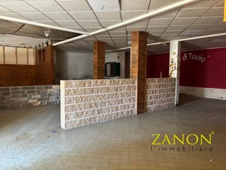 Immobile commerciale in Vendita a Gorizia, 80'000€, 140 m²