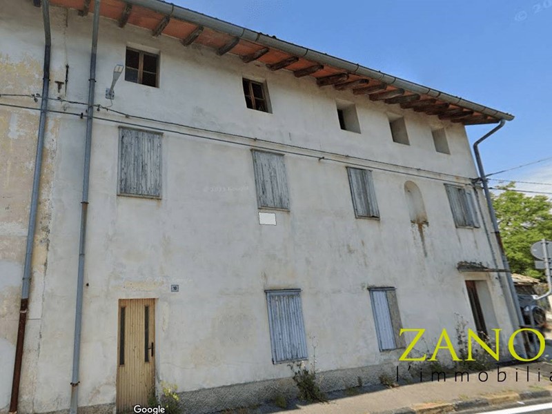 Casa Semi Indipendente in Vendita a Capriva del Friuli, 49'000€, 260 m²