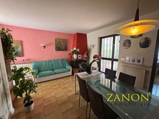Casa Semi Indipendente in Vendita a Farra d'Isonzo, 150'000€, 164 m²