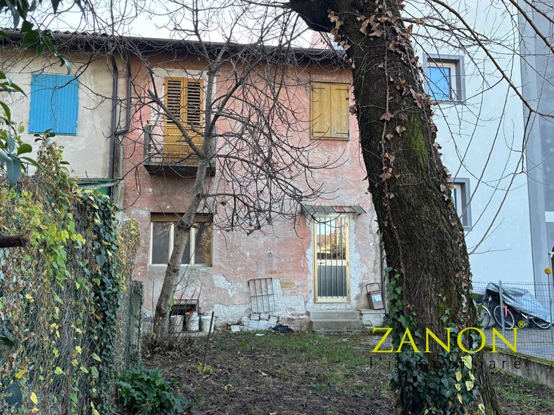 Casa Semi Indipendente in Vendita a Gorizia, 80'000€, 102 m²