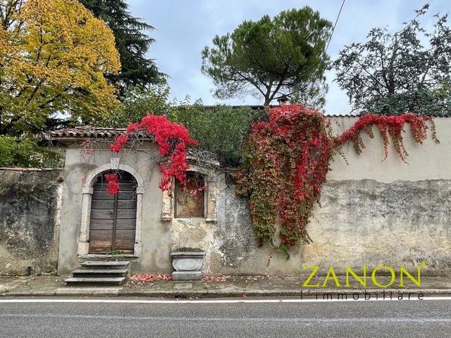 Rustico in Vendita a Romans d'Isonzo, 500'000€, 521 m²