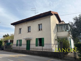 Casa Indipendente in Vendita a Gorizia, 165'000€, 181 m², con Box