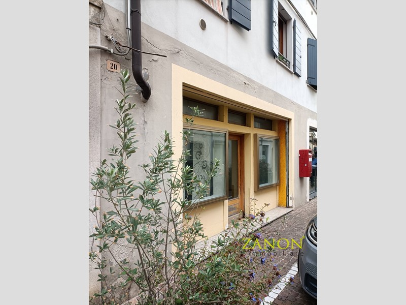 Immobile commerciale in Affitto a Cormons, 500€, 68 m²