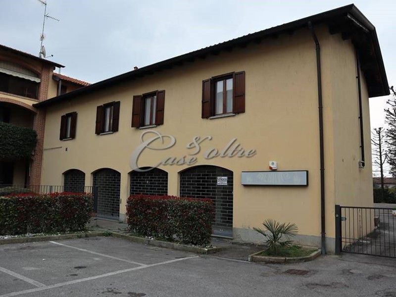 Negozio in Vendita a Figino Serenza, 130'000€, 150 m²