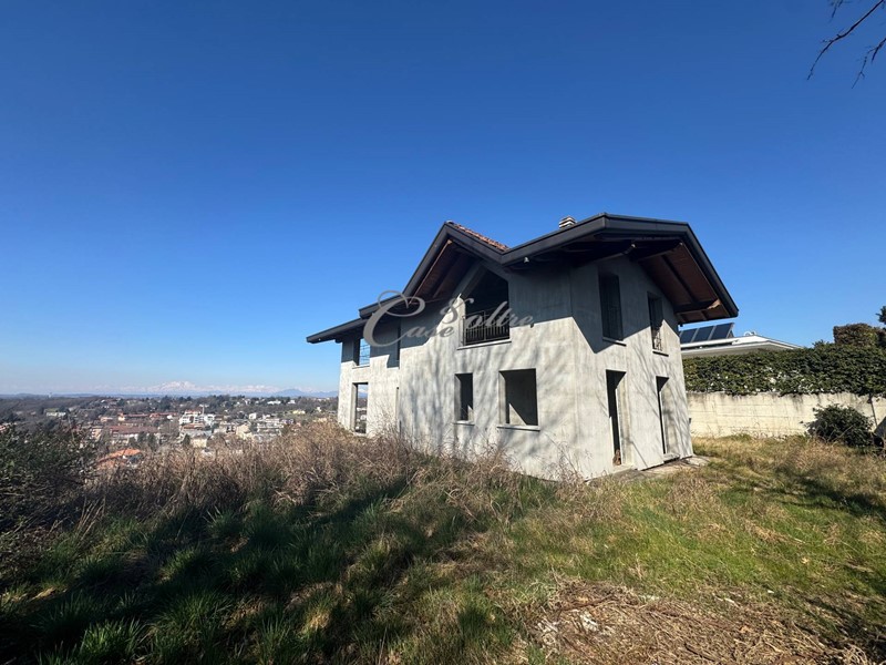 Villa in Vendita a Cantù, 450'000€, 330 m²