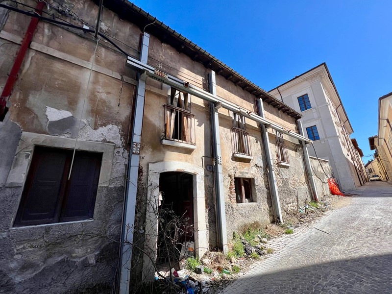 Casa Indipendente in Vendita a L'Aquila, 385'000&euro;, 179 m²