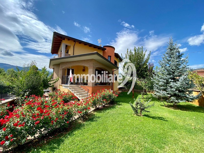 Villa in Vendita a L'Aquila, 350'000&euro;, 220 m²