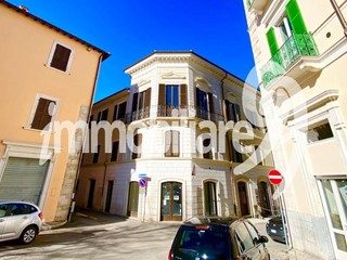 Appartamento in Vendita a L'Aquila, 230 m²
