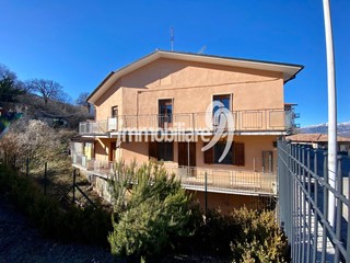 Casa Indipendente in Vendita a Ocre, 75'000&euro;, 140 m²