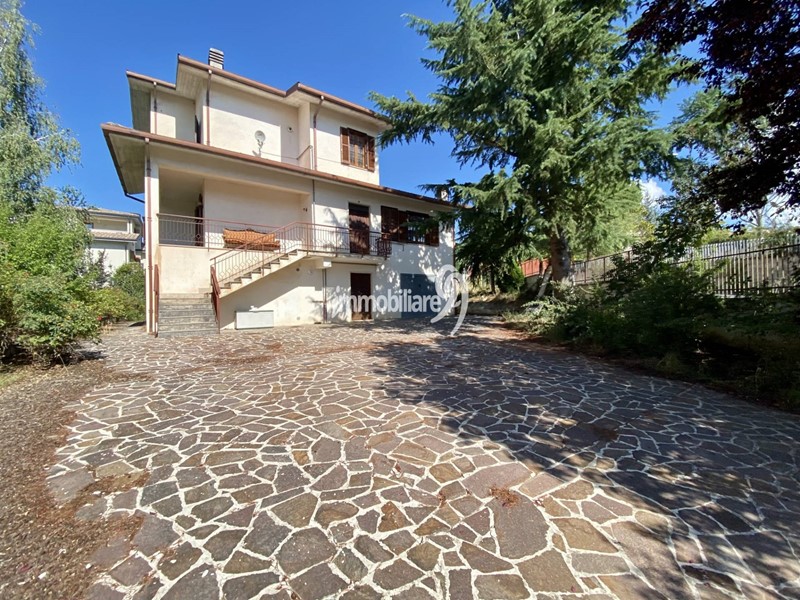 Casa Indipendente in Vendita a L'Aquila, 249'000&euro;, 300 m²