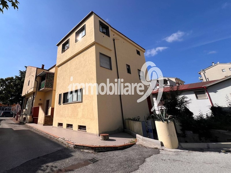 Trilocale in Vendita a L'Aquila, 119'000&euro;, 70 m²