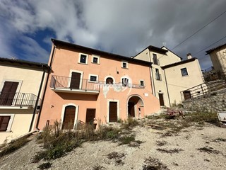 Casa Indipendente in Vendita a L'Aquila, 70'000&euro;, 92 m²